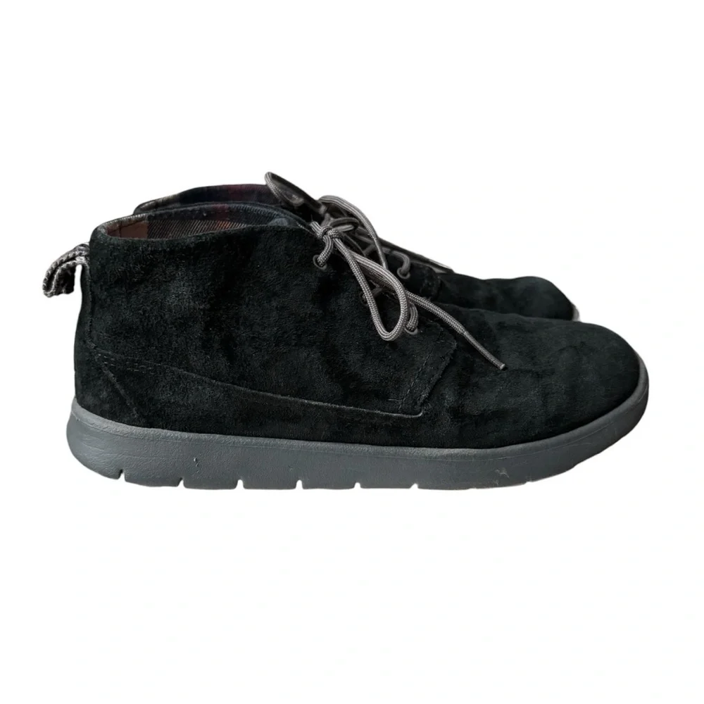 Ugg Kids Canoe Suede Chukka Boots Black Boys Size 4 US Big Kid Shoes Lace Up